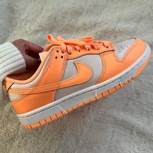 peach cream dunk low women’s nike